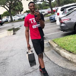 Meet your Posher, Easyy